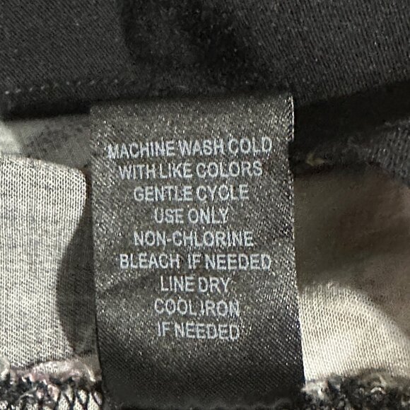 Torrid size 2 (2X) black floral v neck back lacing short sleeve button front top - Picture 7 of 9